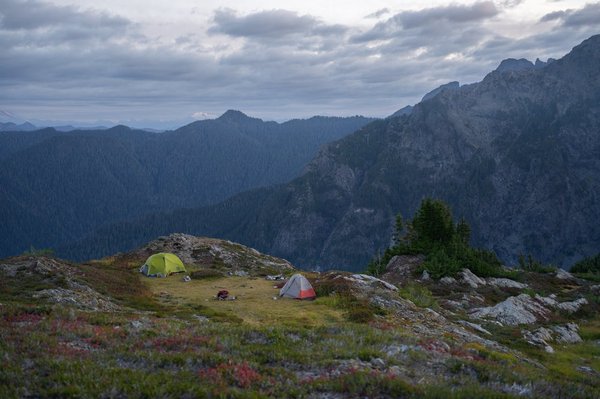 Camping en montagne : où se placer pour une expérience inoubliable?